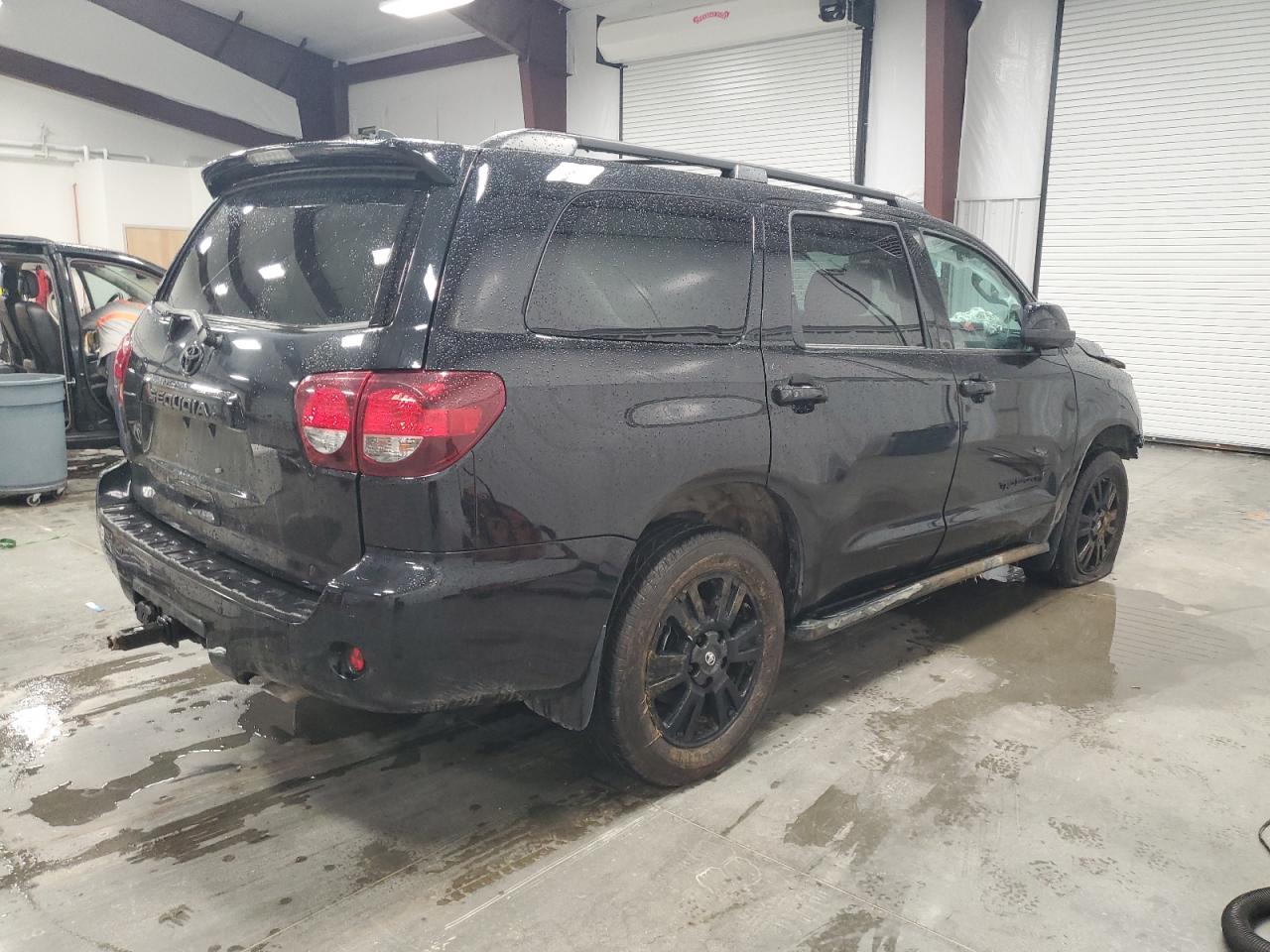 Photo 2 VIN: 5TDBY5G12LS174876 - TOYOTA SEQUOIA 