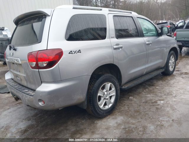 Photo 3 VIN: 5TDBY5G14JS159454 - TOYOTA SEQUOIA 