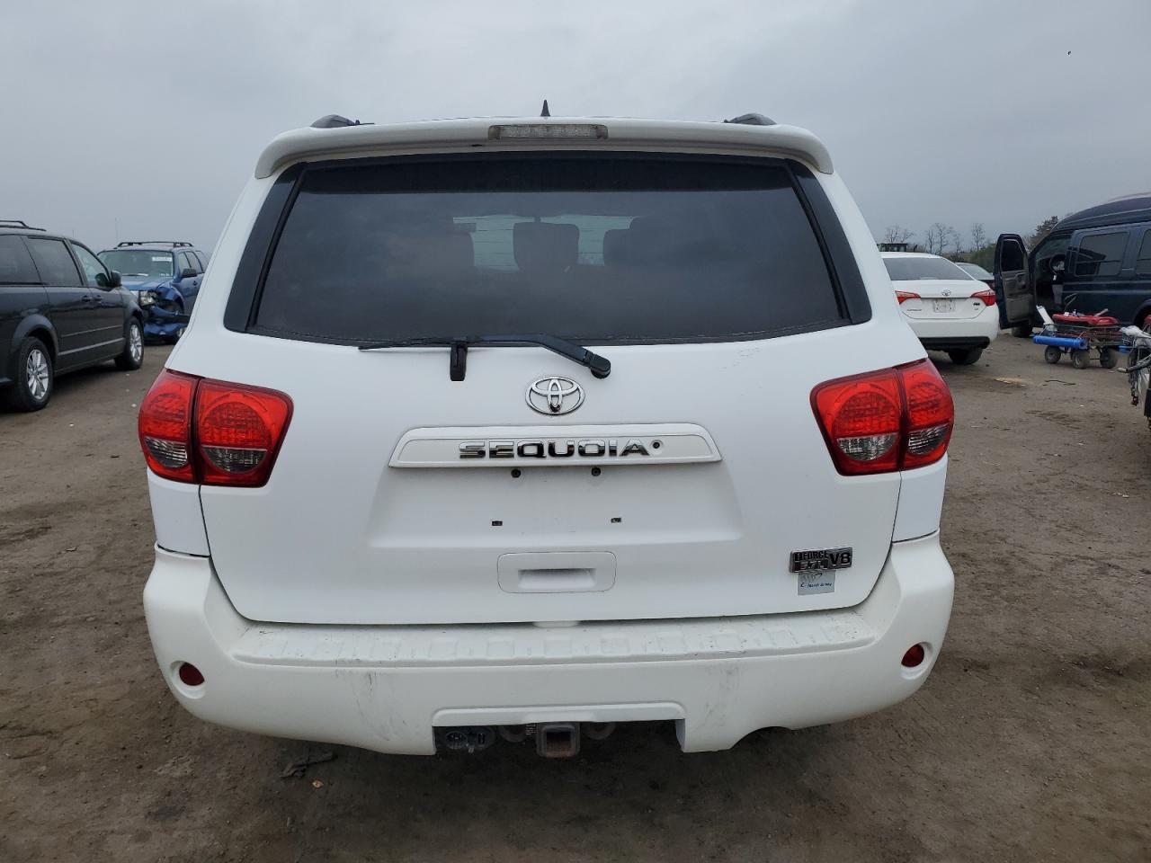 Photo 5 VIN: 5TDBY5G19BS040557 - TOYOTA SEQUOIA 