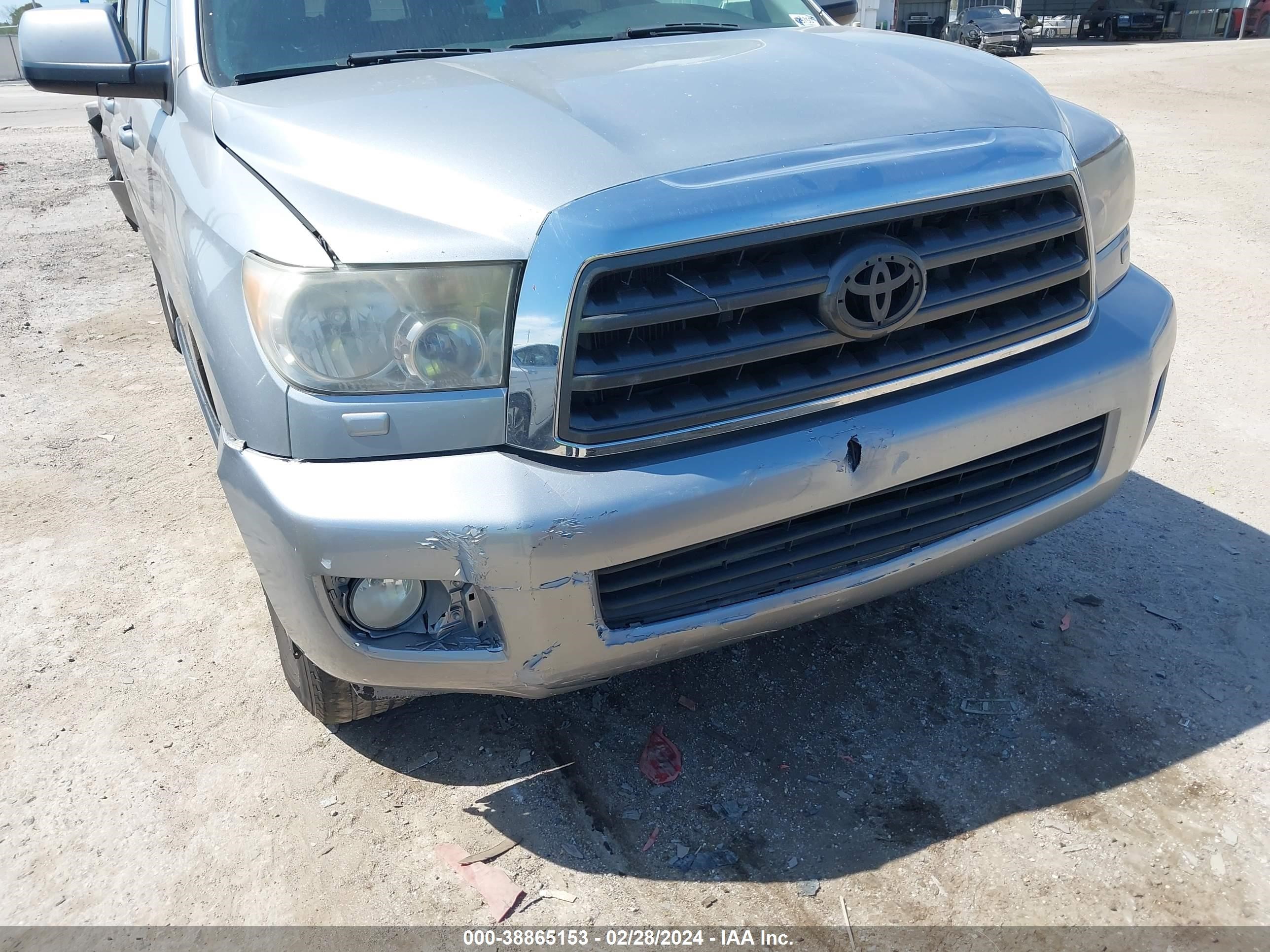 Photo 11 VIN: 5TDBY64A98S017749 - TOYOTA SEQUOIA 