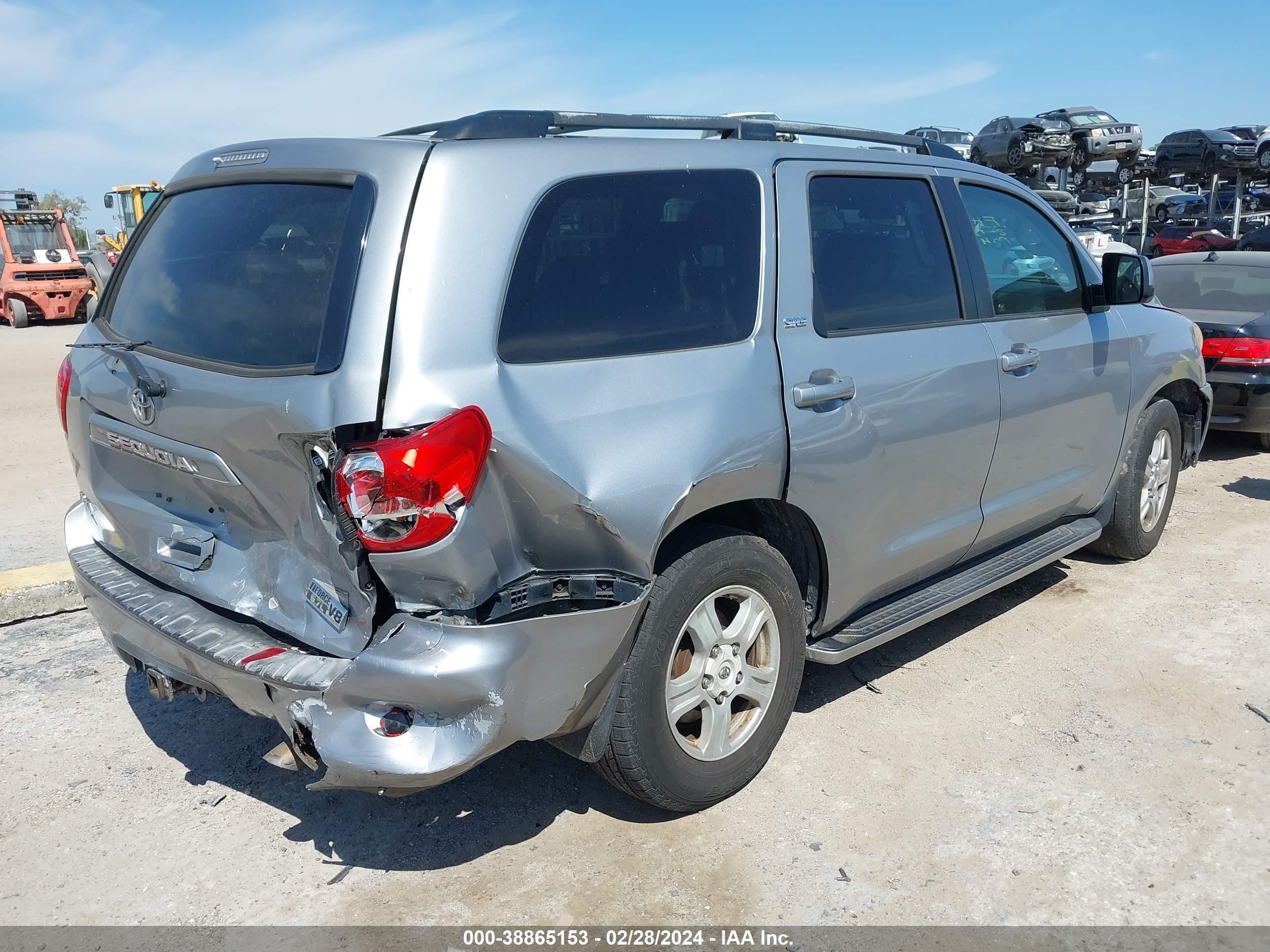 Photo 3 VIN: 5TDBY64A98S017749 - TOYOTA SEQUOIA 