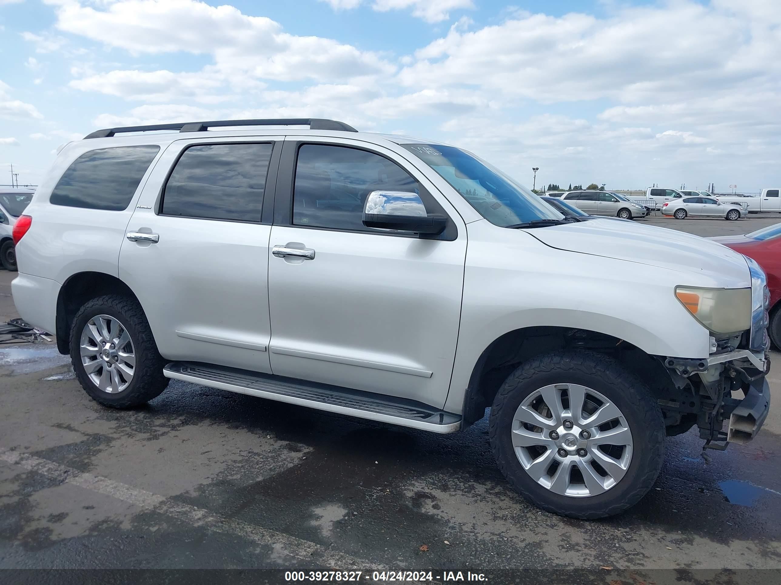 Photo 13 VIN: 5TDBY67A38S008749 - TOYOTA SEQUOIA 