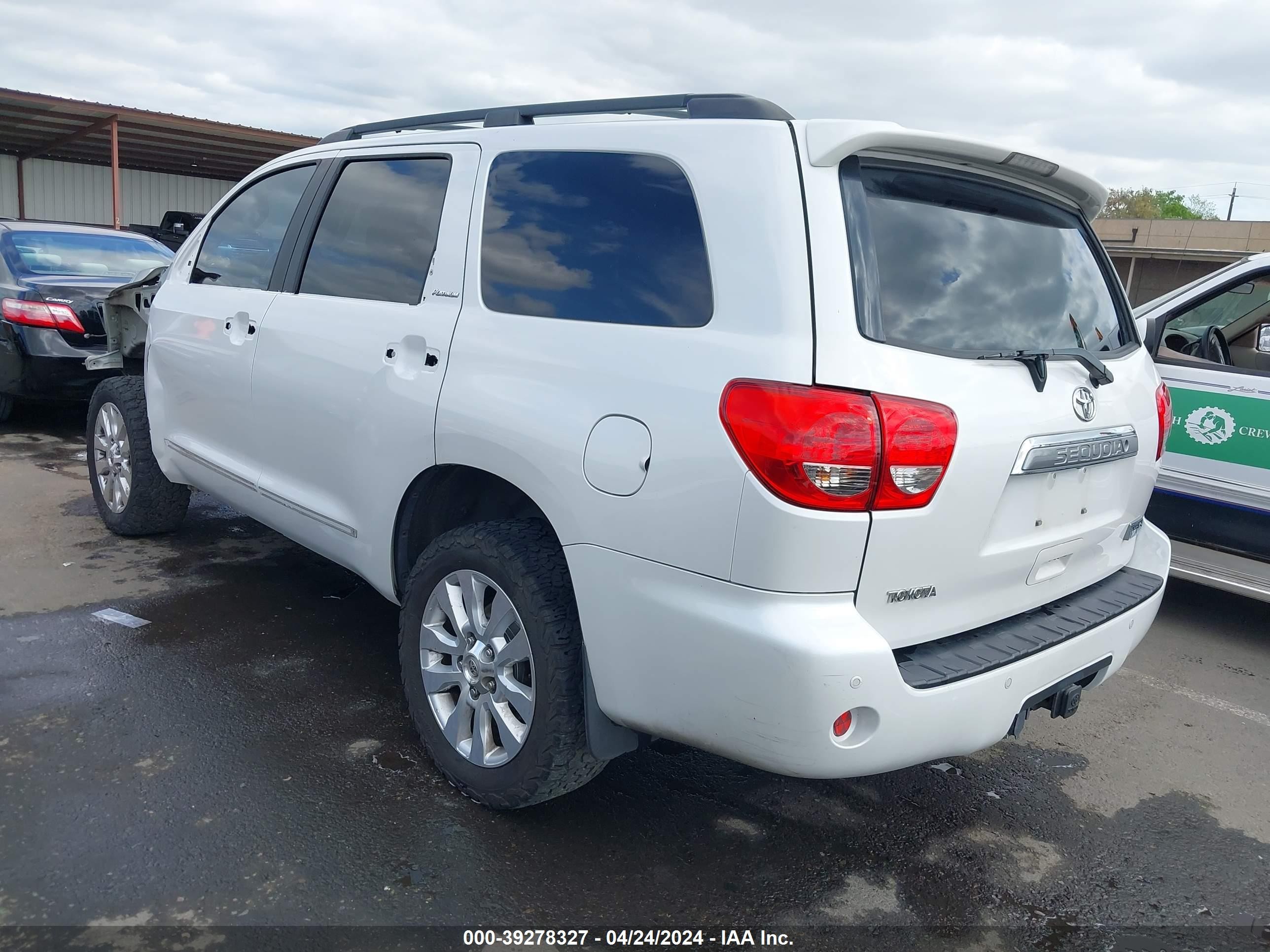 Photo 2 VIN: 5TDBY67A38S008749 - TOYOTA SEQUOIA 