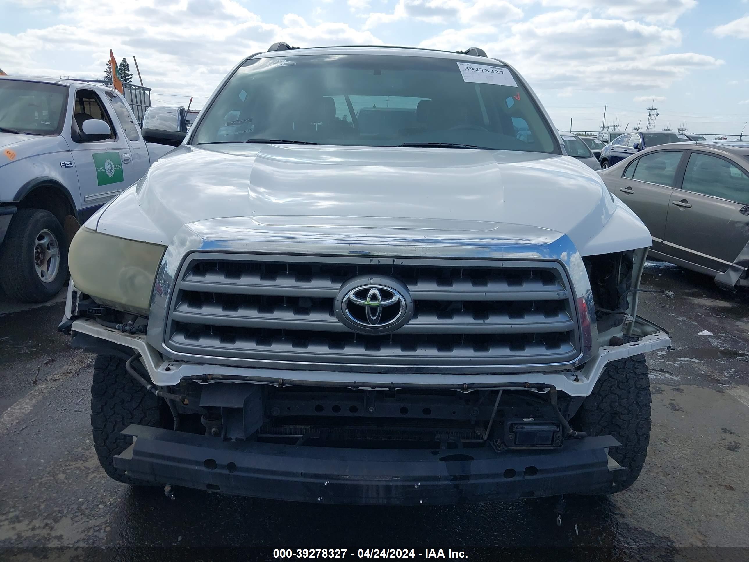 Photo 5 VIN: 5TDBY67A38S008749 - TOYOTA SEQUOIA 