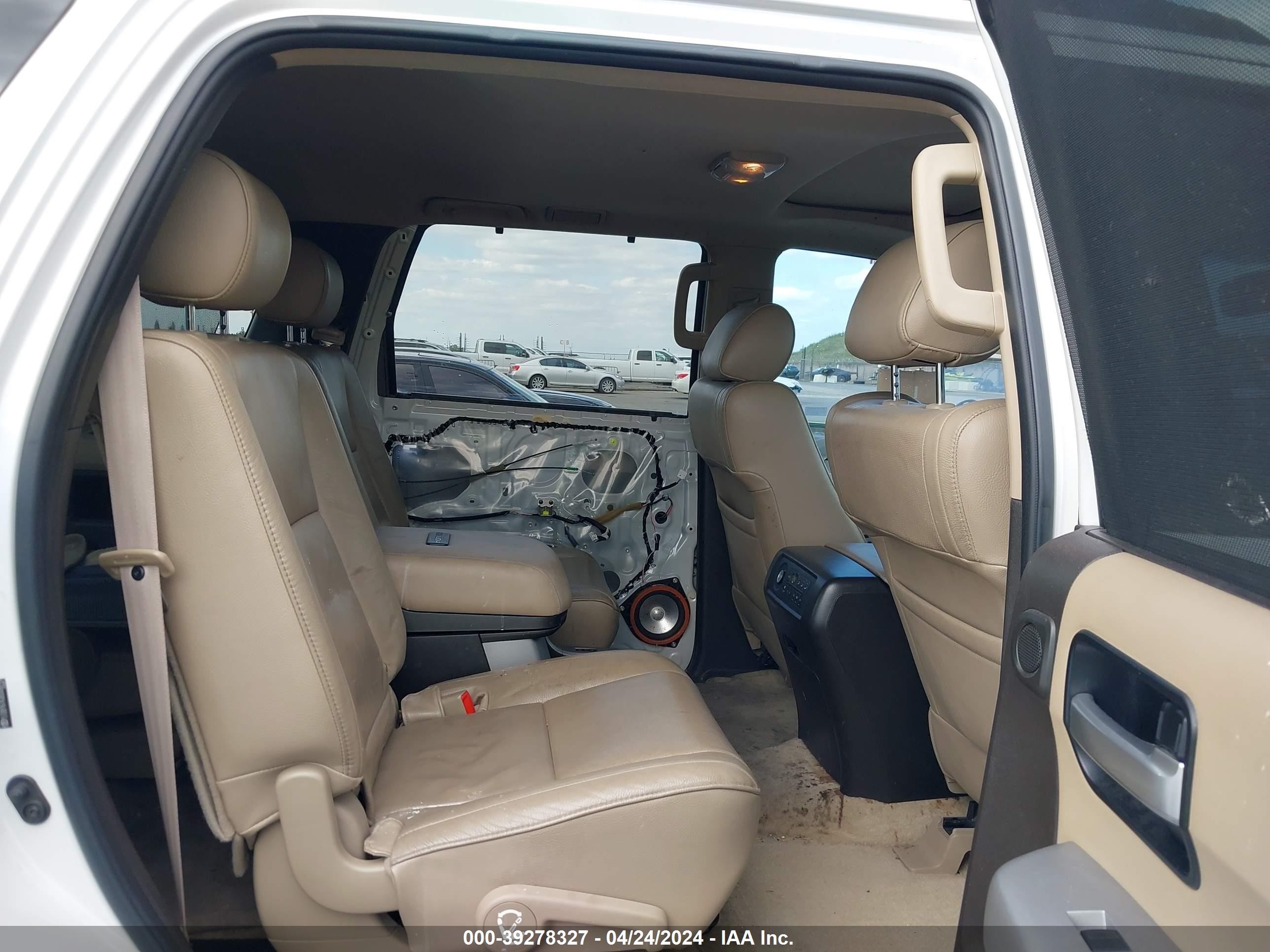 Photo 7 VIN: 5TDBY67A38S008749 - TOYOTA SEQUOIA 