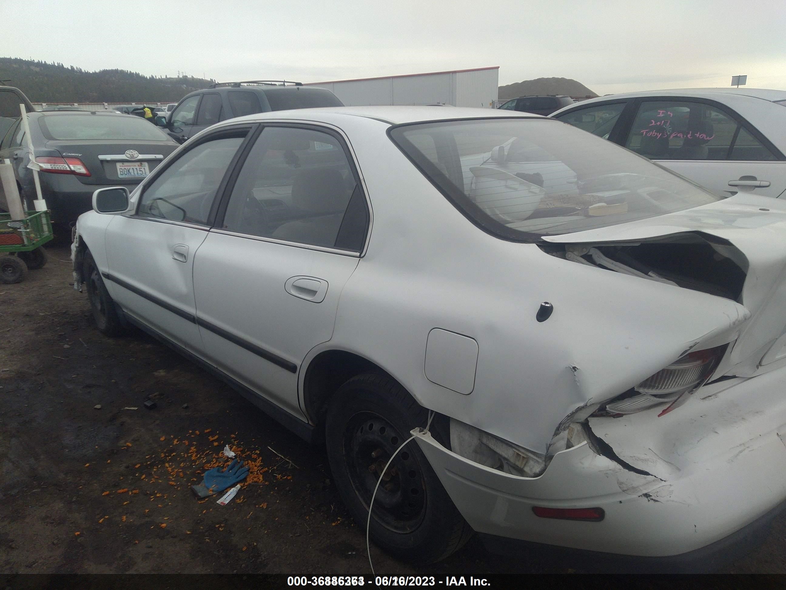 Photo 2 VIN: 5TDBY67A58S001303 - HONDA ACCORD 