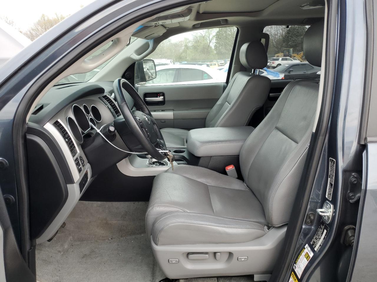 Photo 6 VIN: 5TDBY68A68S007710 - TOYOTA SEQUOIA 