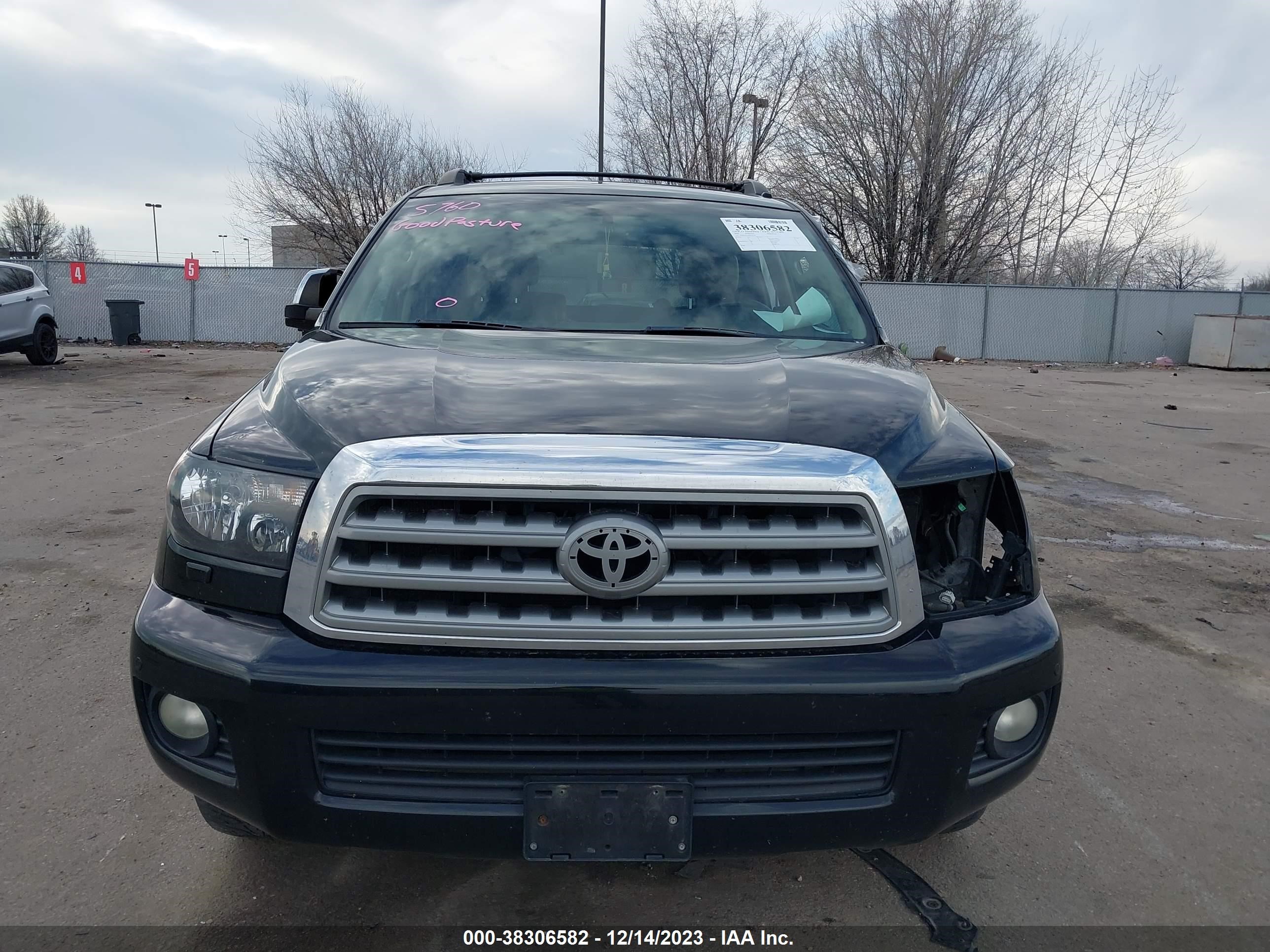 Photo 11 VIN: 5TDBY68A98S023528 - TOYOTA SEQUOIA 