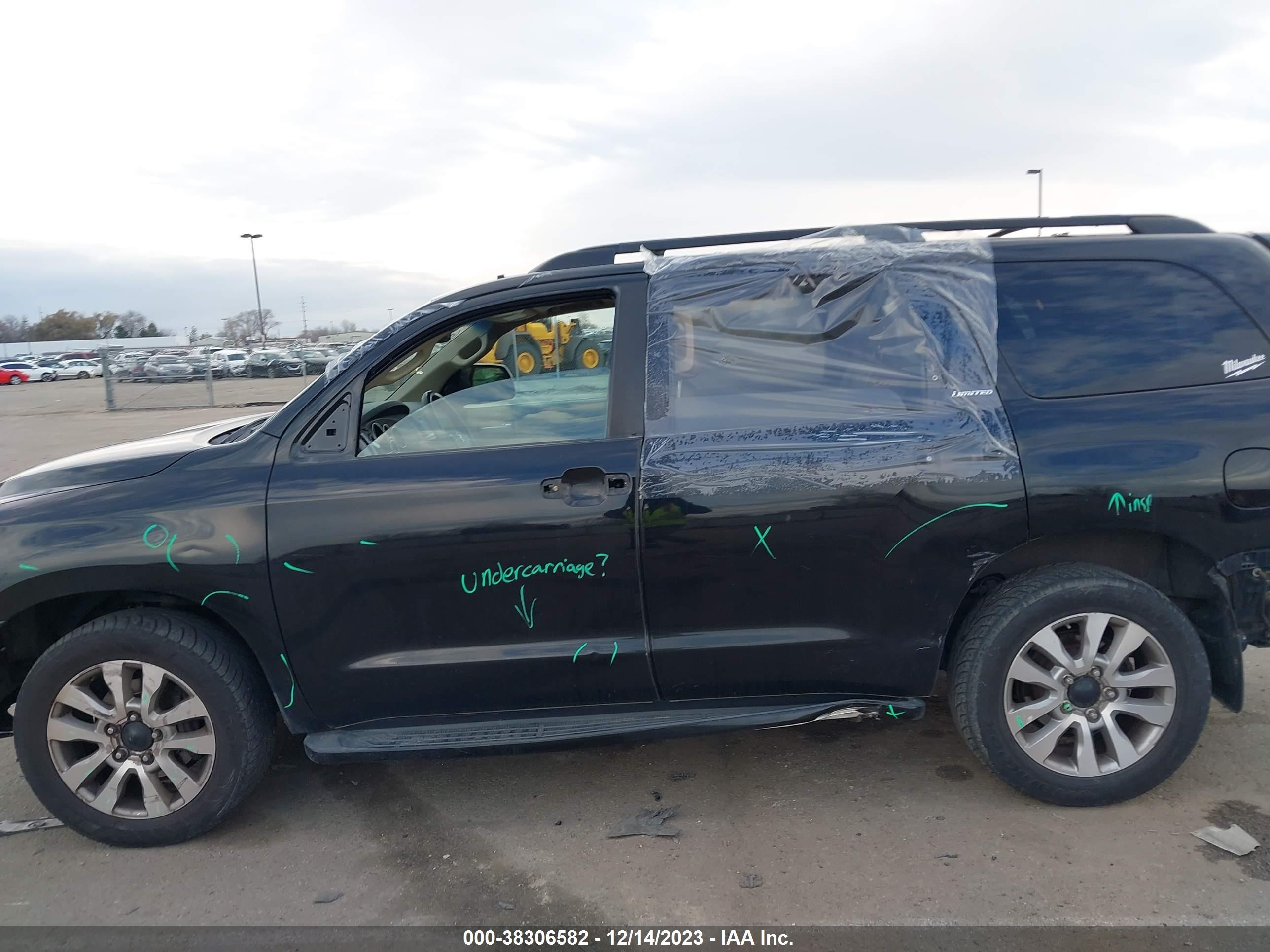 Photo 13 VIN: 5TDBY68A98S023528 - TOYOTA SEQUOIA 