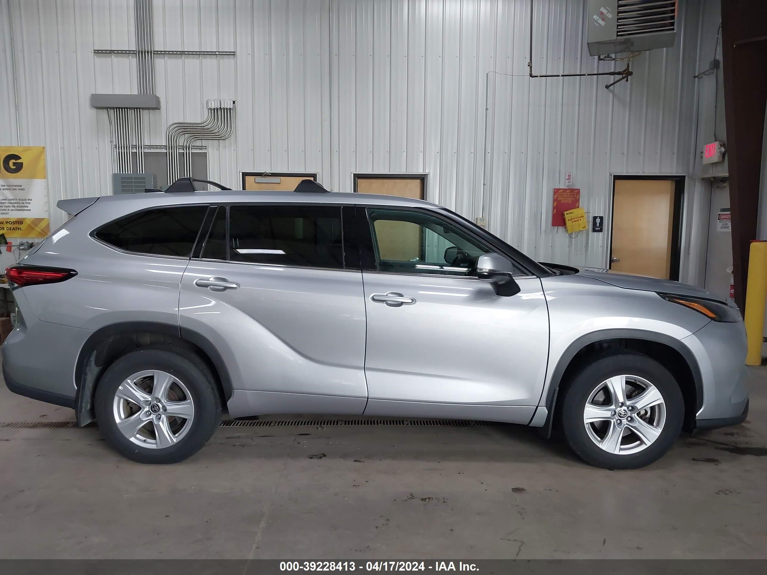 Photo 12 VIN: 5TDBZRBH5NS587094 - TOYOTA HIGHLANDER 