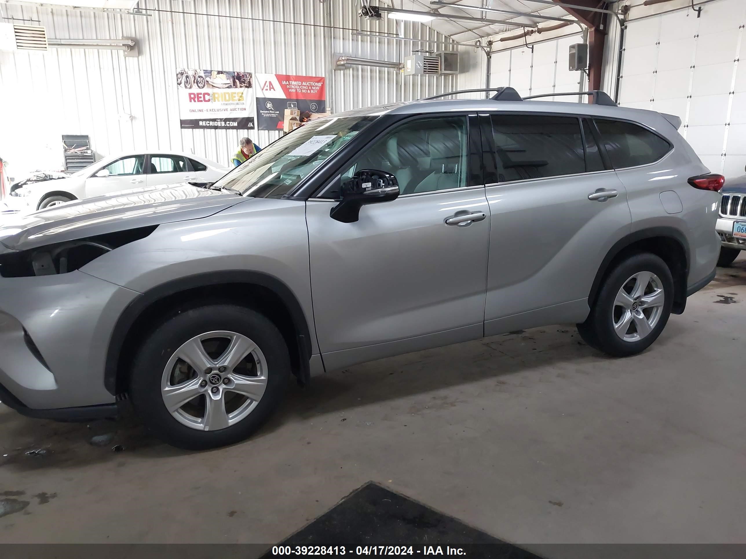 Photo 13 VIN: 5TDBZRBH5NS587094 - TOYOTA HIGHLANDER 