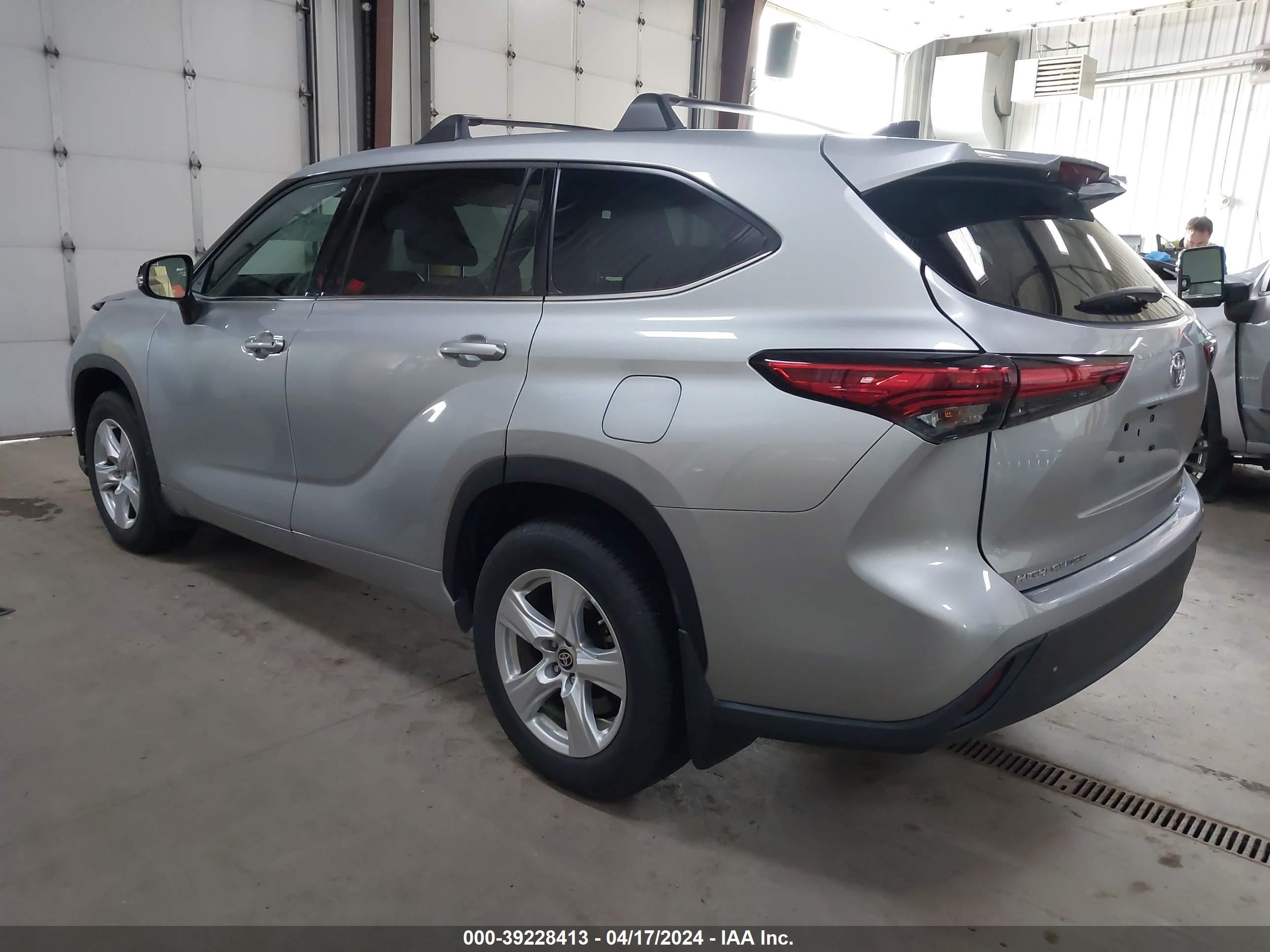 Photo 2 VIN: 5TDBZRBH5NS587094 - TOYOTA HIGHLANDER 