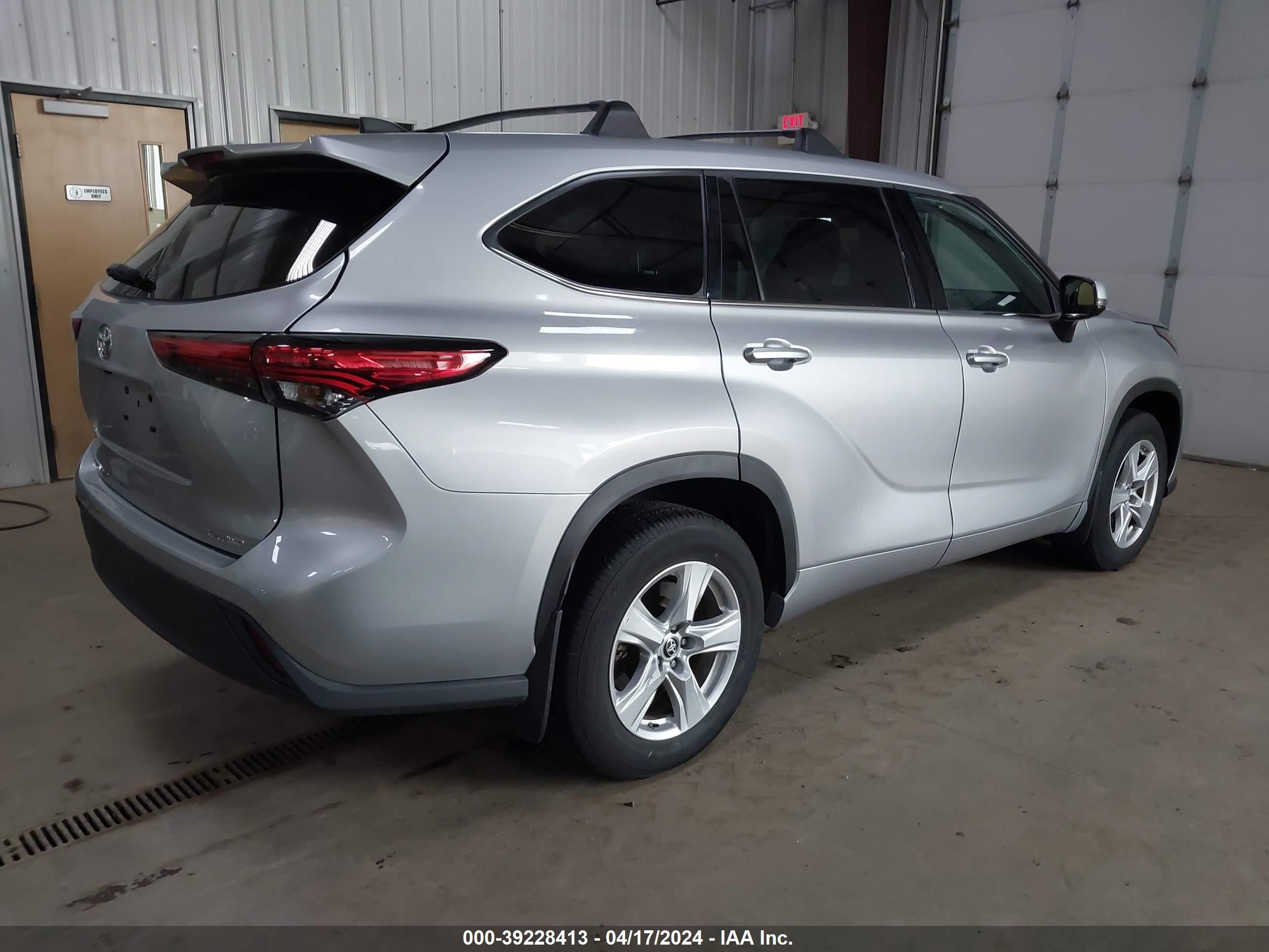 Photo 3 VIN: 5TDBZRBH5NS587094 - TOYOTA HIGHLANDER 