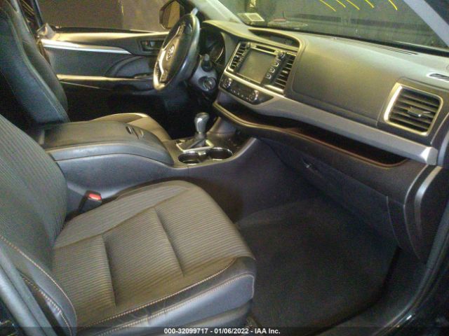 Photo 4 VIN: 5TDBZRFH0HS370907 - TOYOTA HIGHLANDER 