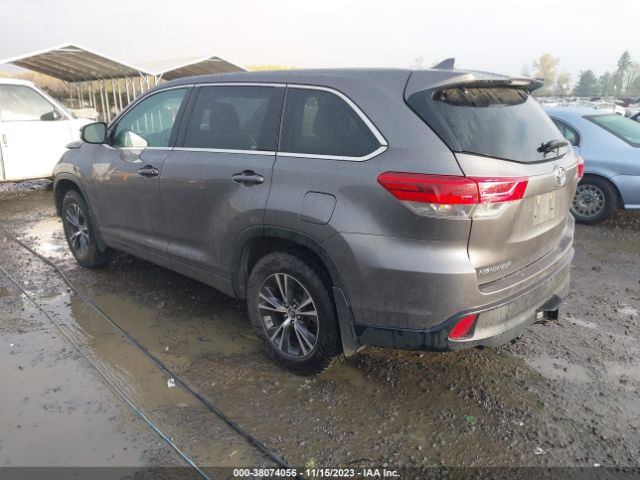 Photo 2 VIN: 5TDBZRFH0JS882852 - TOYOTA HIGHLANDER 