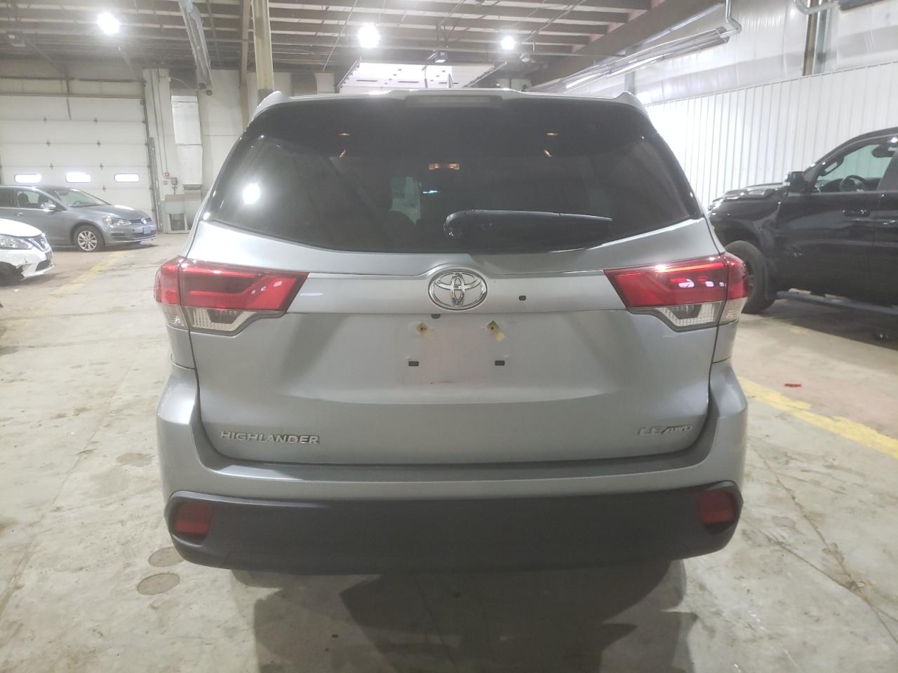 Photo 5 VIN: 5TDBZRFH0KS927628 - TOYOTA HIGHLANDER 