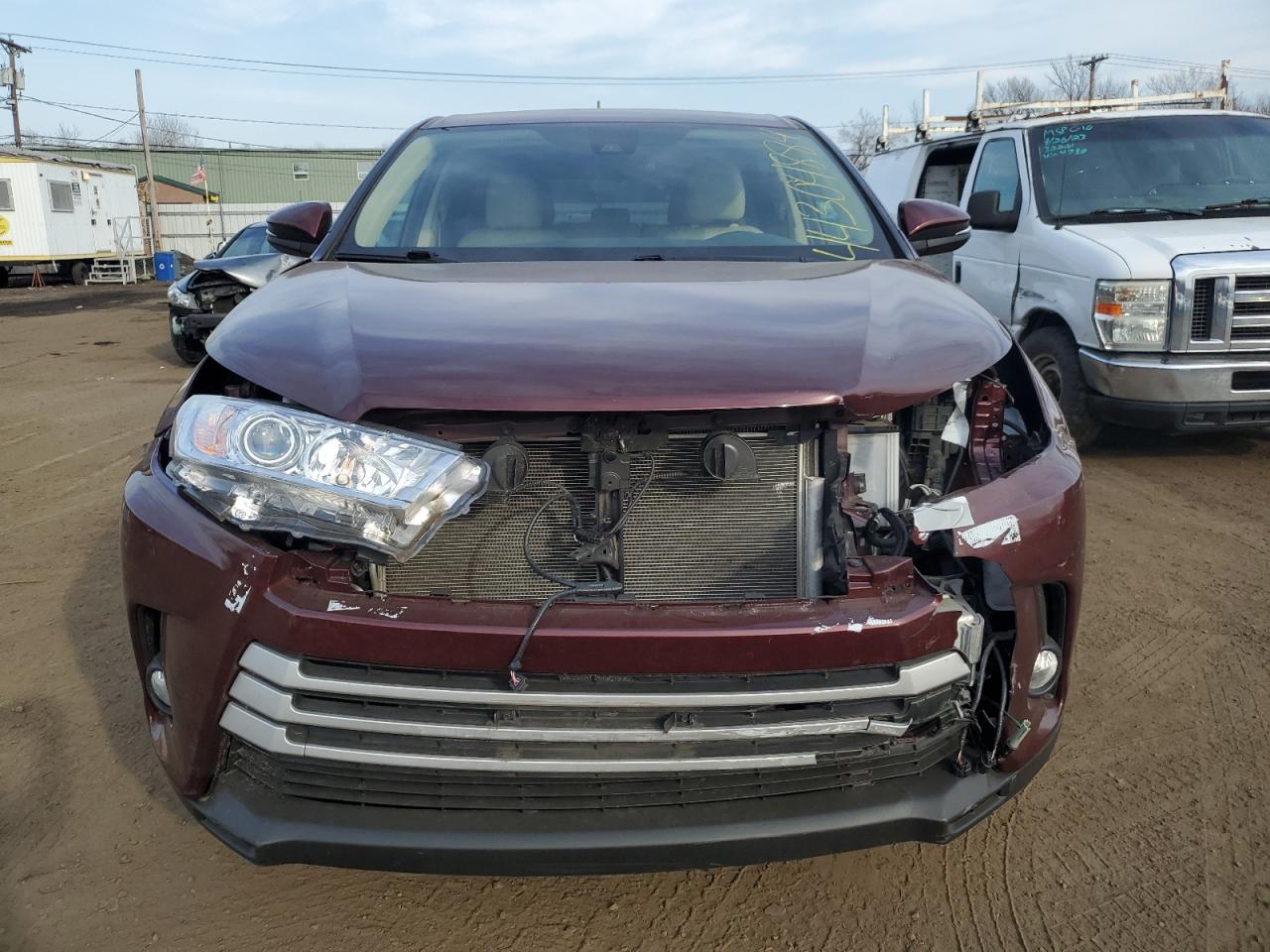 Photo 4 VIN: 5TDBZRFH0KS974920 - TOYOTA HIGHLANDER 