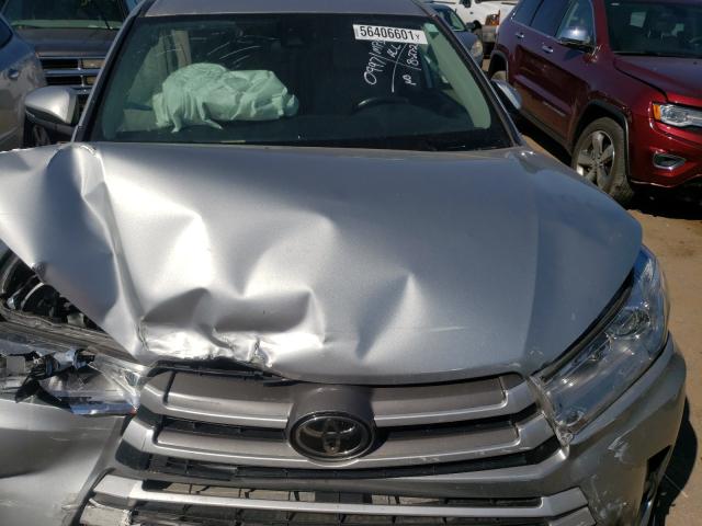 Photo 6 VIN: 5TDBZRFH2JS820997 - TOYOTA HIGHLANDER 