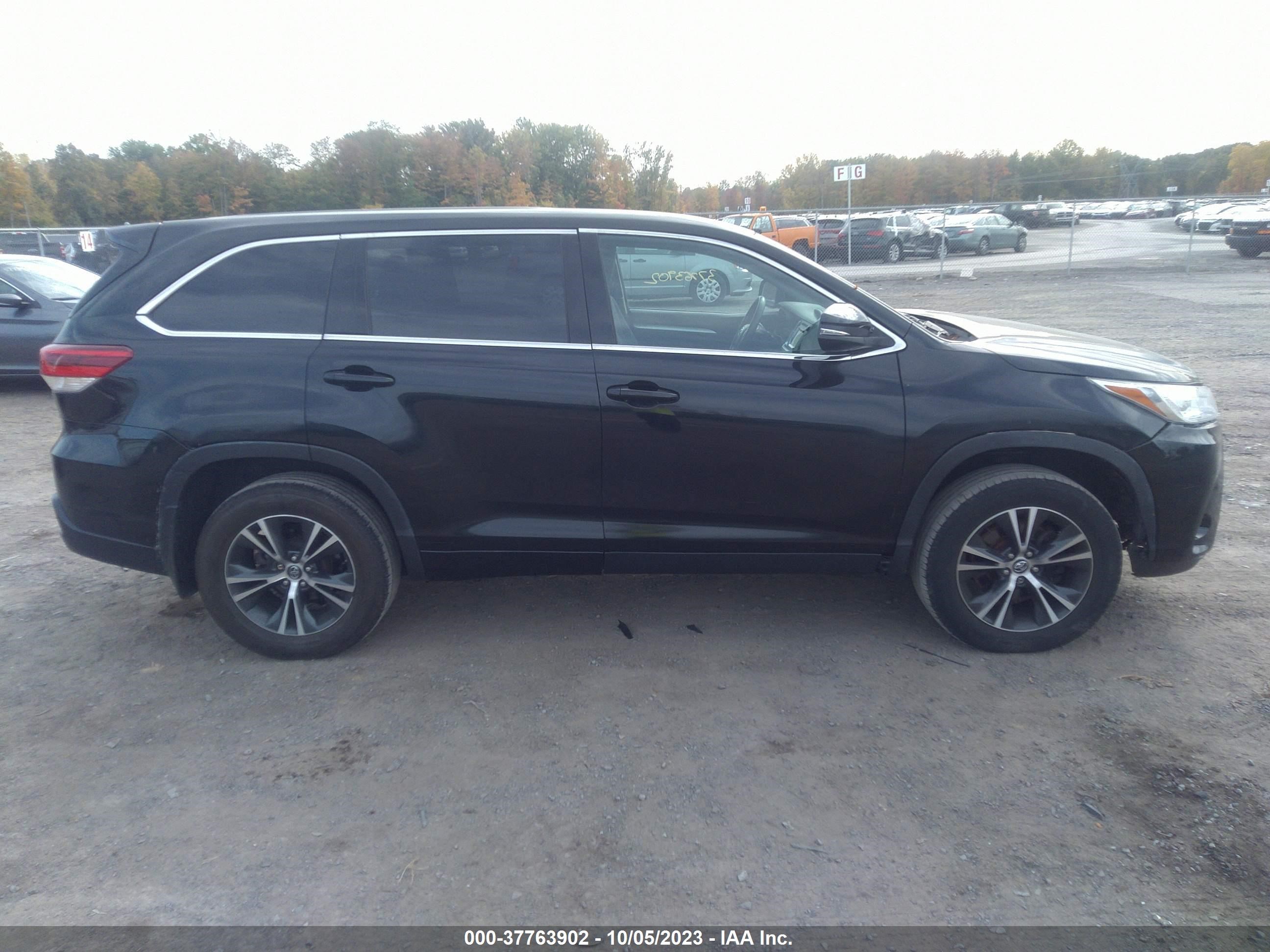 Photo 12 VIN: 5TDBZRFH2KS729035 - TOYOTA HIGHLANDER 