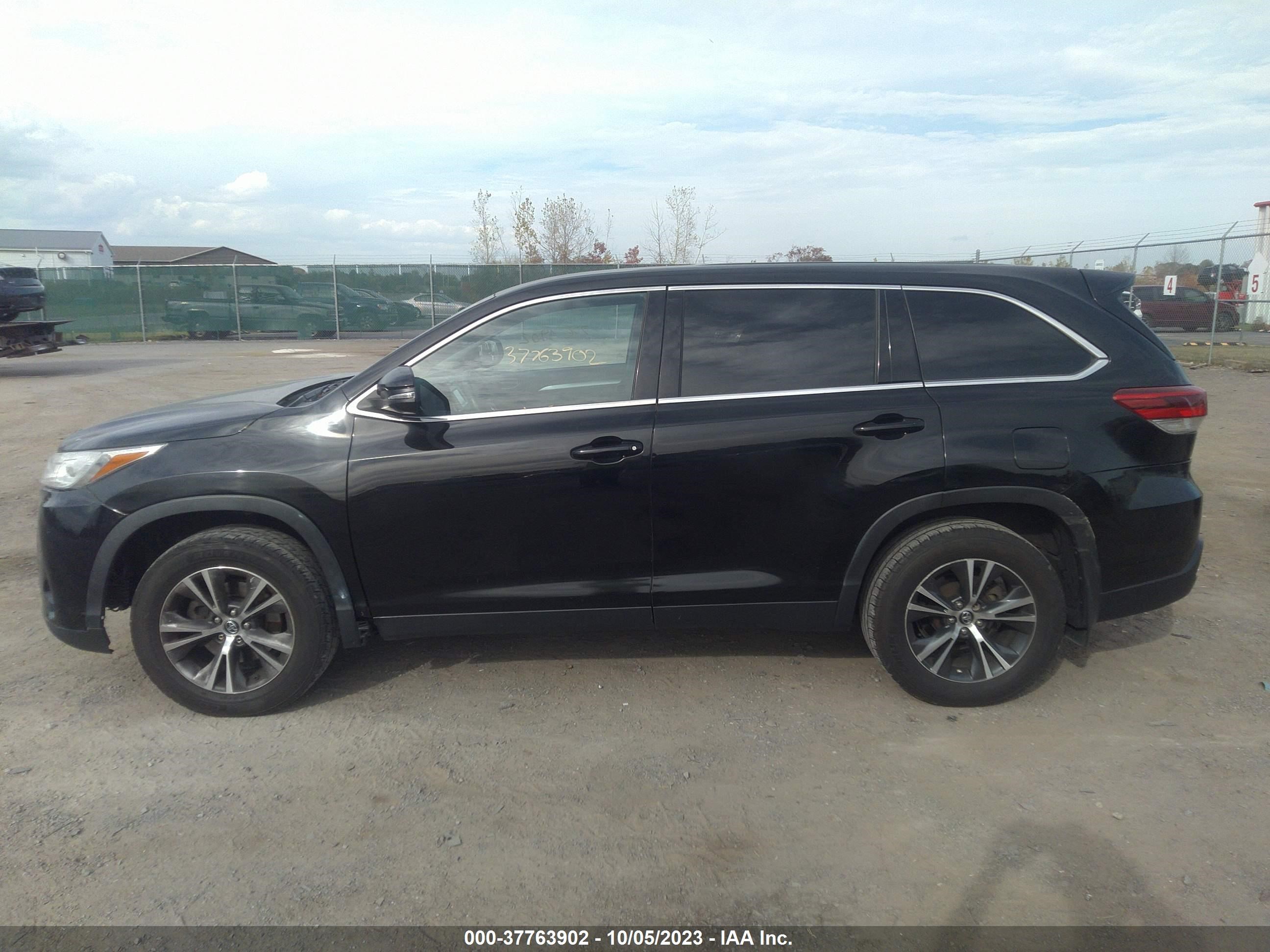 Photo 13 VIN: 5TDBZRFH2KS729035 - TOYOTA HIGHLANDER 