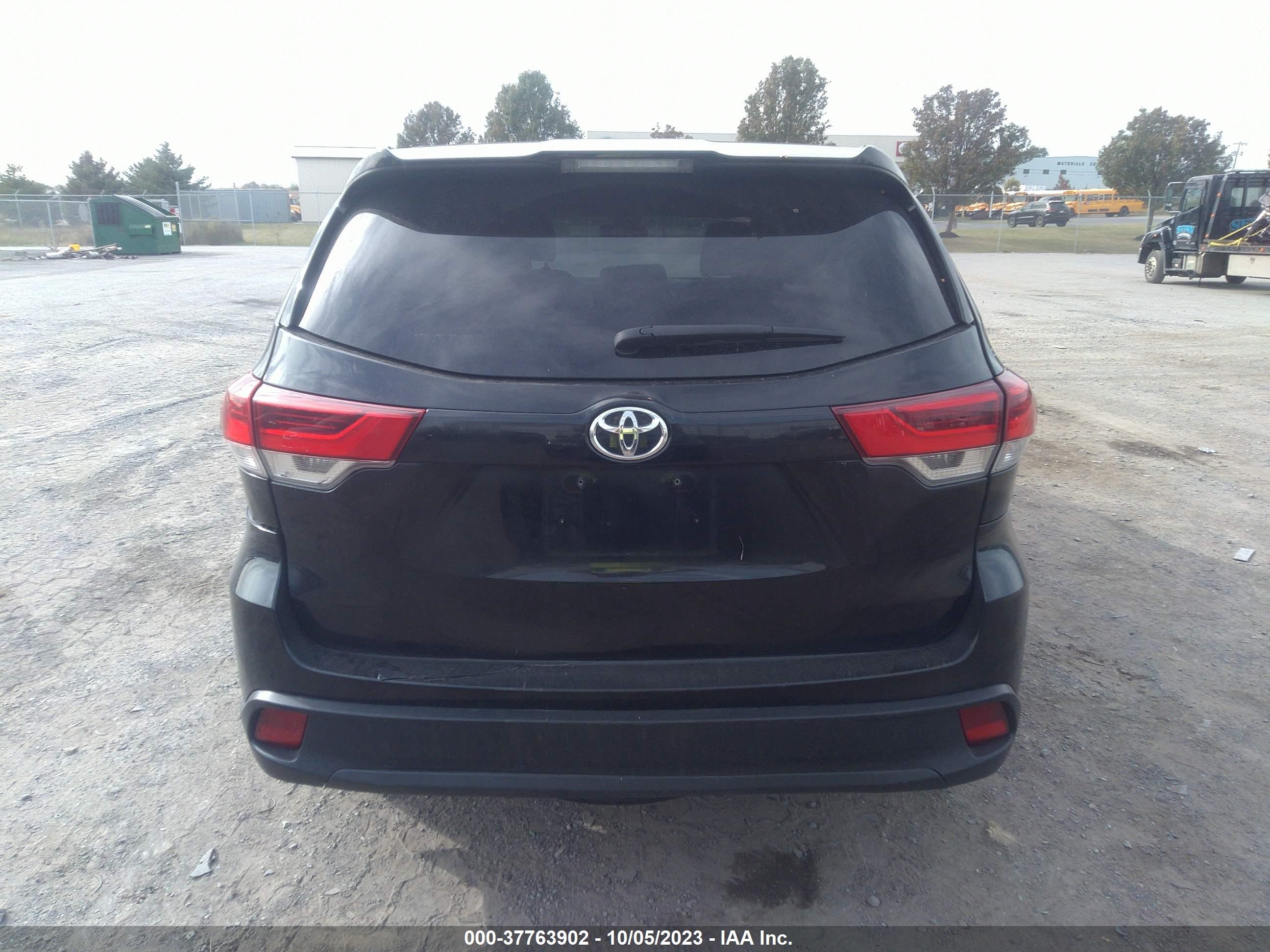 Photo 15 VIN: 5TDBZRFH2KS729035 - TOYOTA HIGHLANDER 