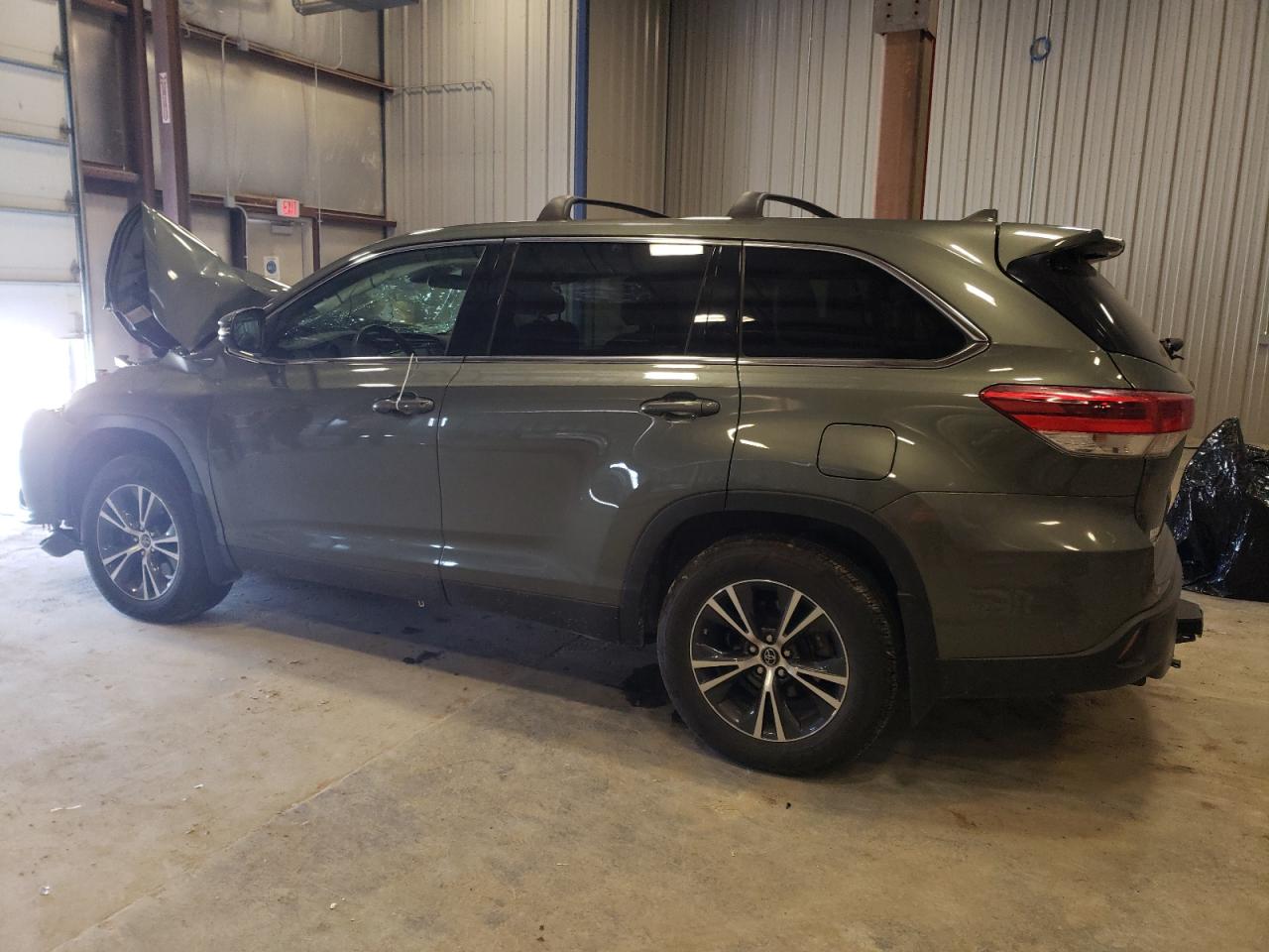 Photo 1 VIN: 5TDBZRFH2KS917067 - TOYOTA HIGHLANDER 