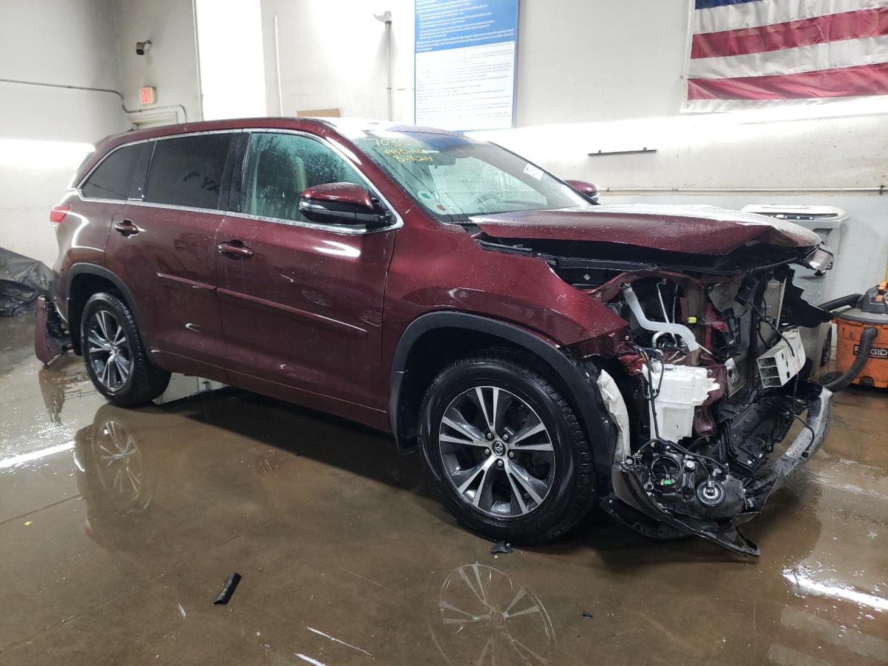 Photo 3 VIN: 5TDBZRFH3JS844600 - TOYOTA HIGHLANDER 