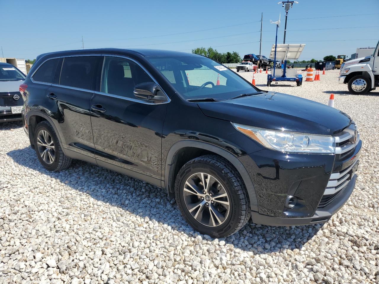 Photo 3 VIN: 5TDBZRFH3KS723907 - TOYOTA HIGHLANDER 