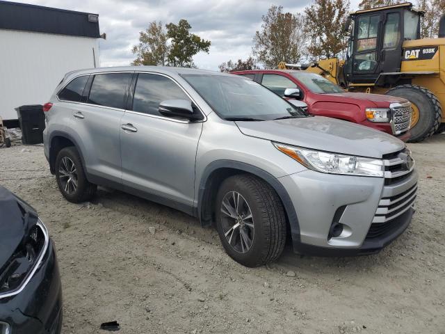 Photo 3 VIN: 5TDBZRFH3KS743302 - TOYOTA HIGHLANDER 