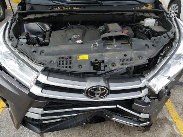 Photo 6 VIN: 5TDBZRFH4KS998931 - TOYOTA HIGHLANDER 