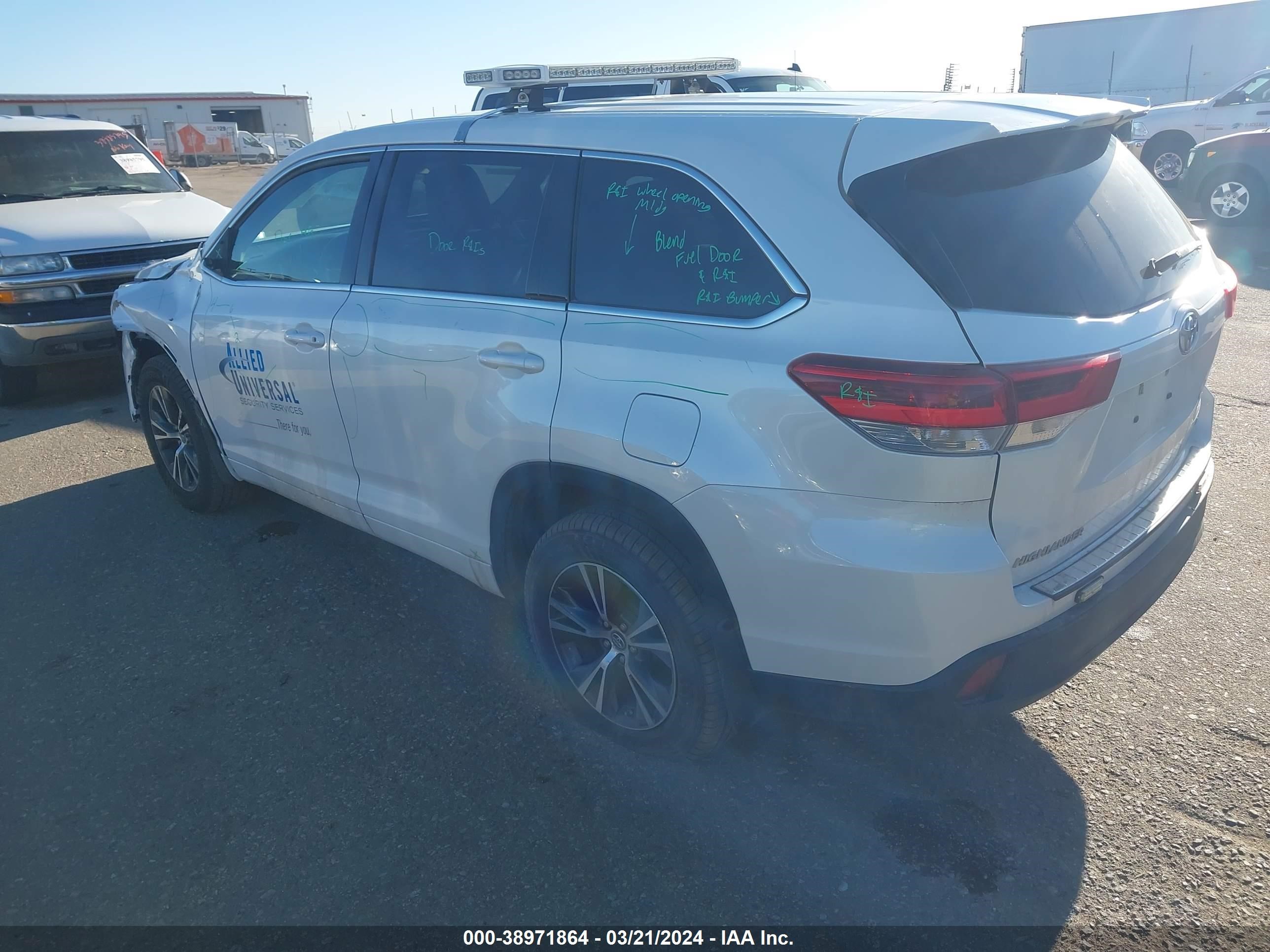 Photo 2 VIN: 5TDBZRFH5HS369929 - TOYOTA HIGHLANDER 