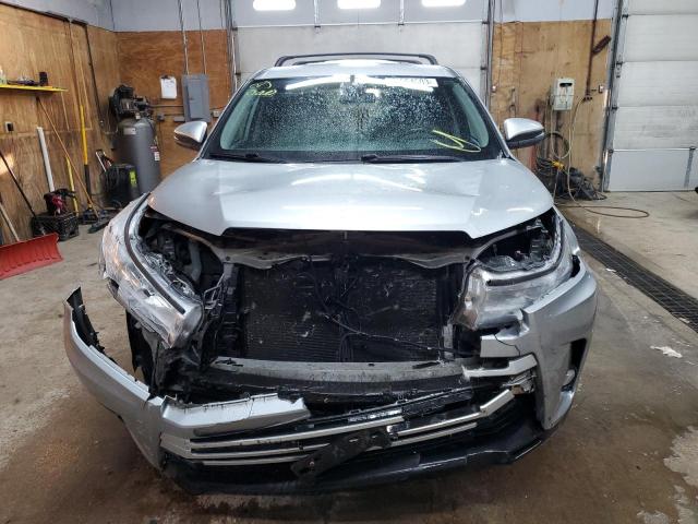 Photo 4 VIN: 5TDBZRFH5HS420992 - TOYOTA HIGHLANDER 