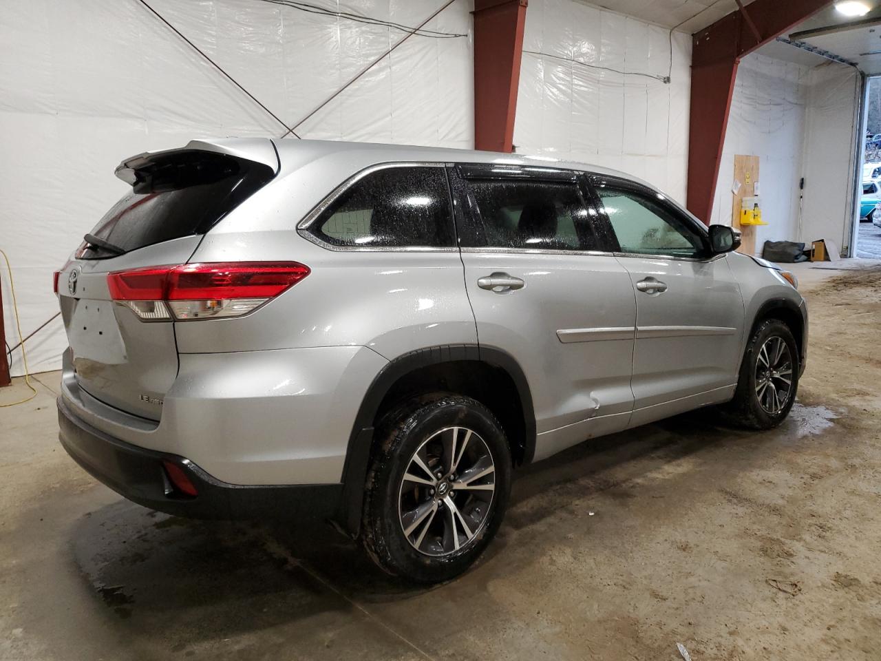 Photo 2 VIN: 5TDBZRFH5HS453006 - TOYOTA HIGHLANDER 