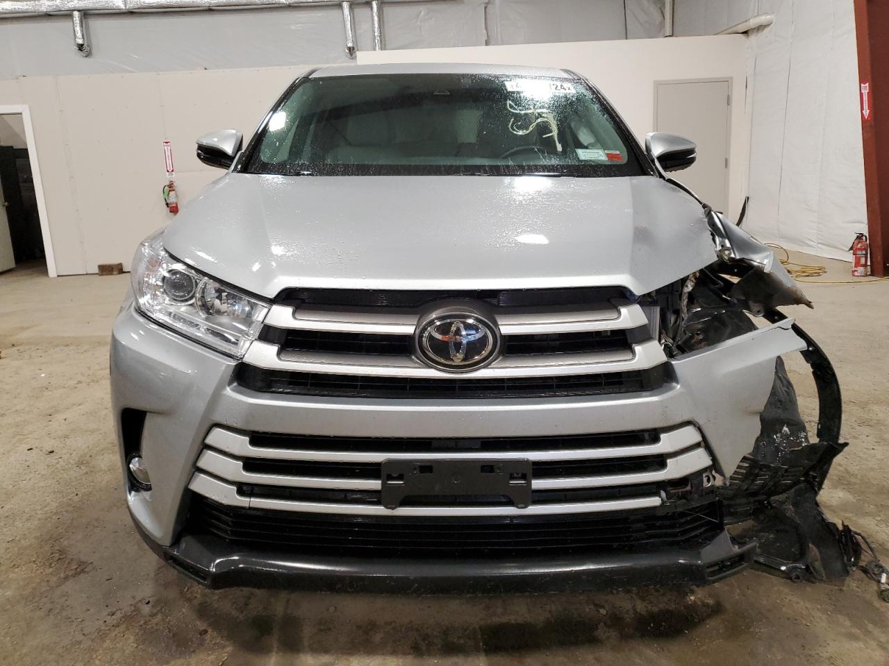 Photo 4 VIN: 5TDBZRFH5HS453006 - TOYOTA HIGHLANDER 