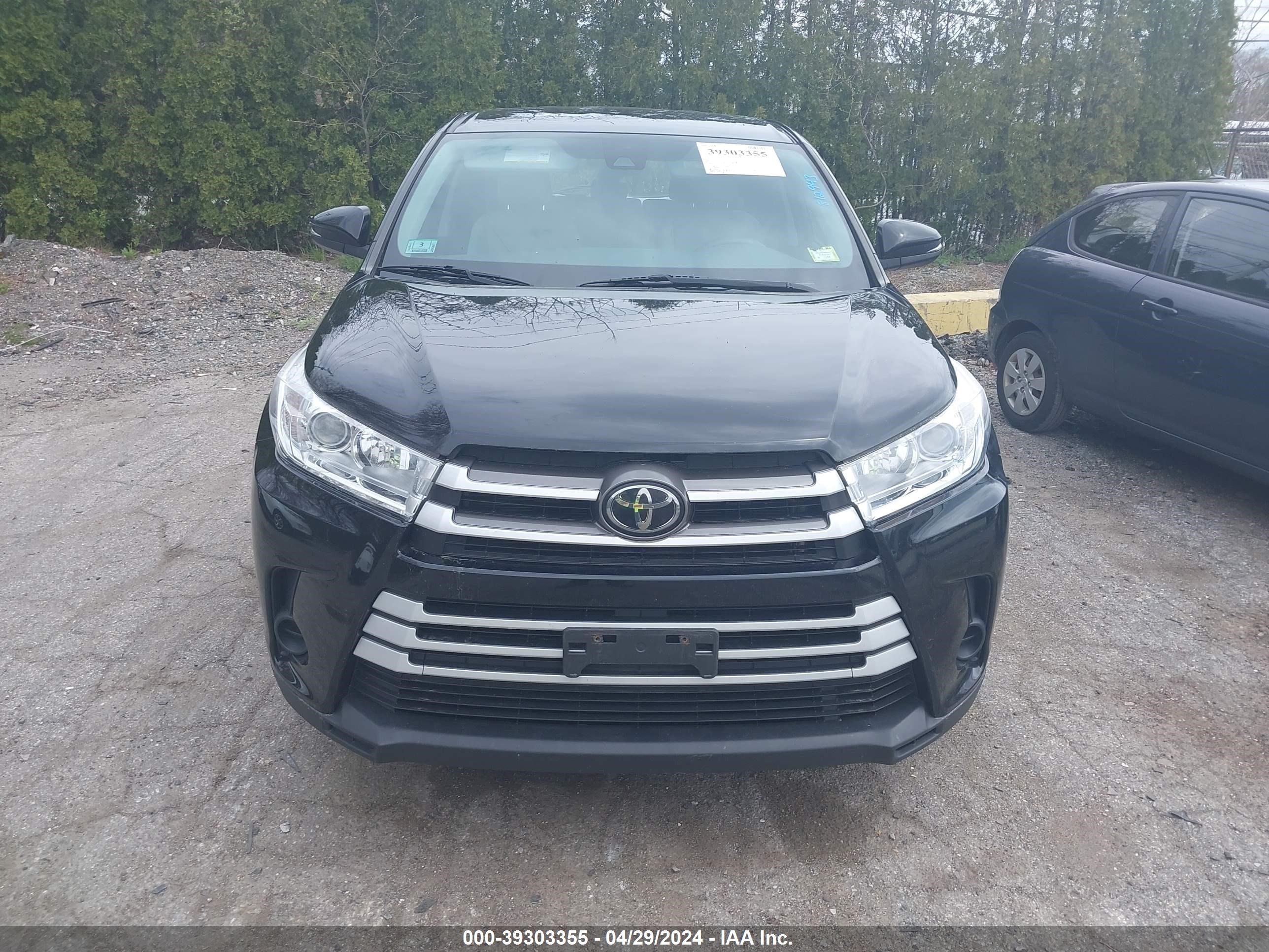 Photo 11 VIN: 5TDBZRFH5JS812943 - TOYOTA HIGHLANDER 