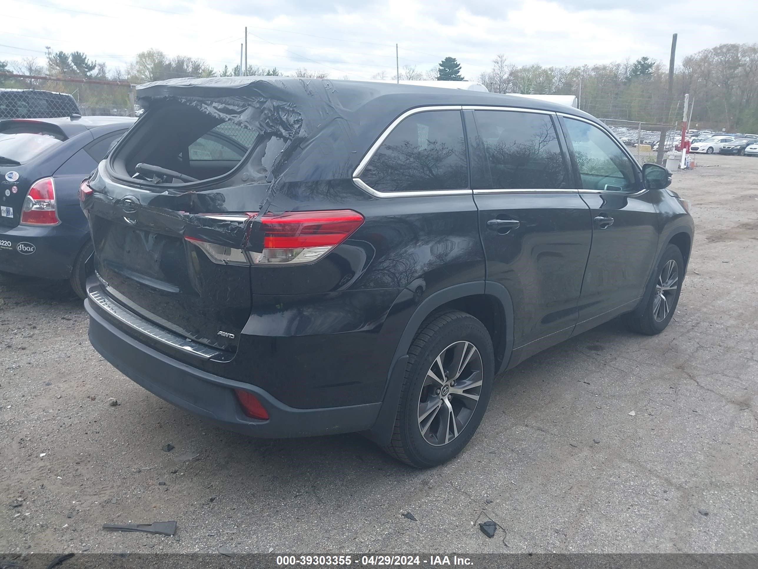 Photo 3 VIN: 5TDBZRFH5JS812943 - TOYOTA HIGHLANDER 