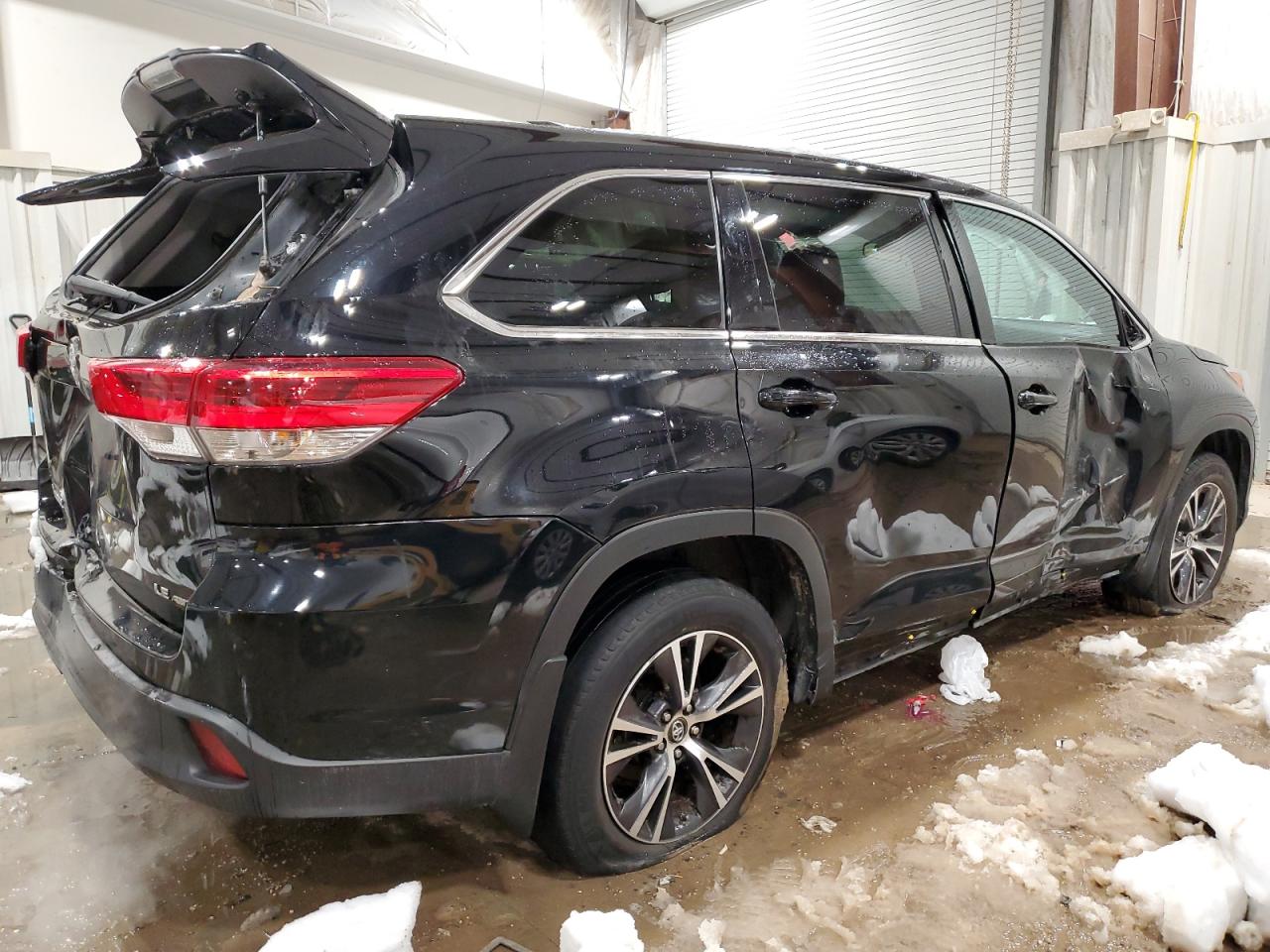 Photo 2 VIN: 5TDBZRFH5JS851080 - TOYOTA HIGHLANDER 