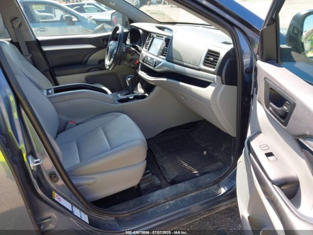Photo 4 VIN: 5TDBZRFH5KS704727 - TOYOTA HIGHLANDER 