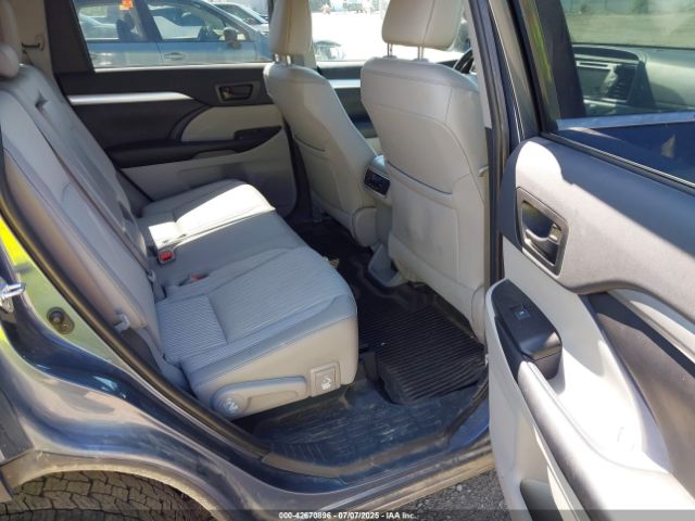 Photo 7 VIN: 5TDBZRFH5KS704727 - TOYOTA HIGHLANDER 