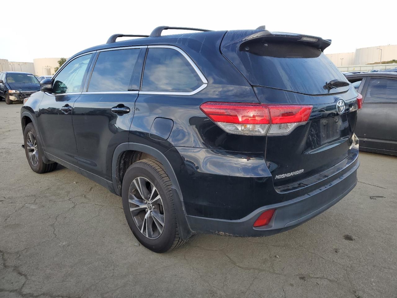 Photo 1 VIN: 5TDBZRFH5KS743107 - TOYOTA HIGHLANDER 