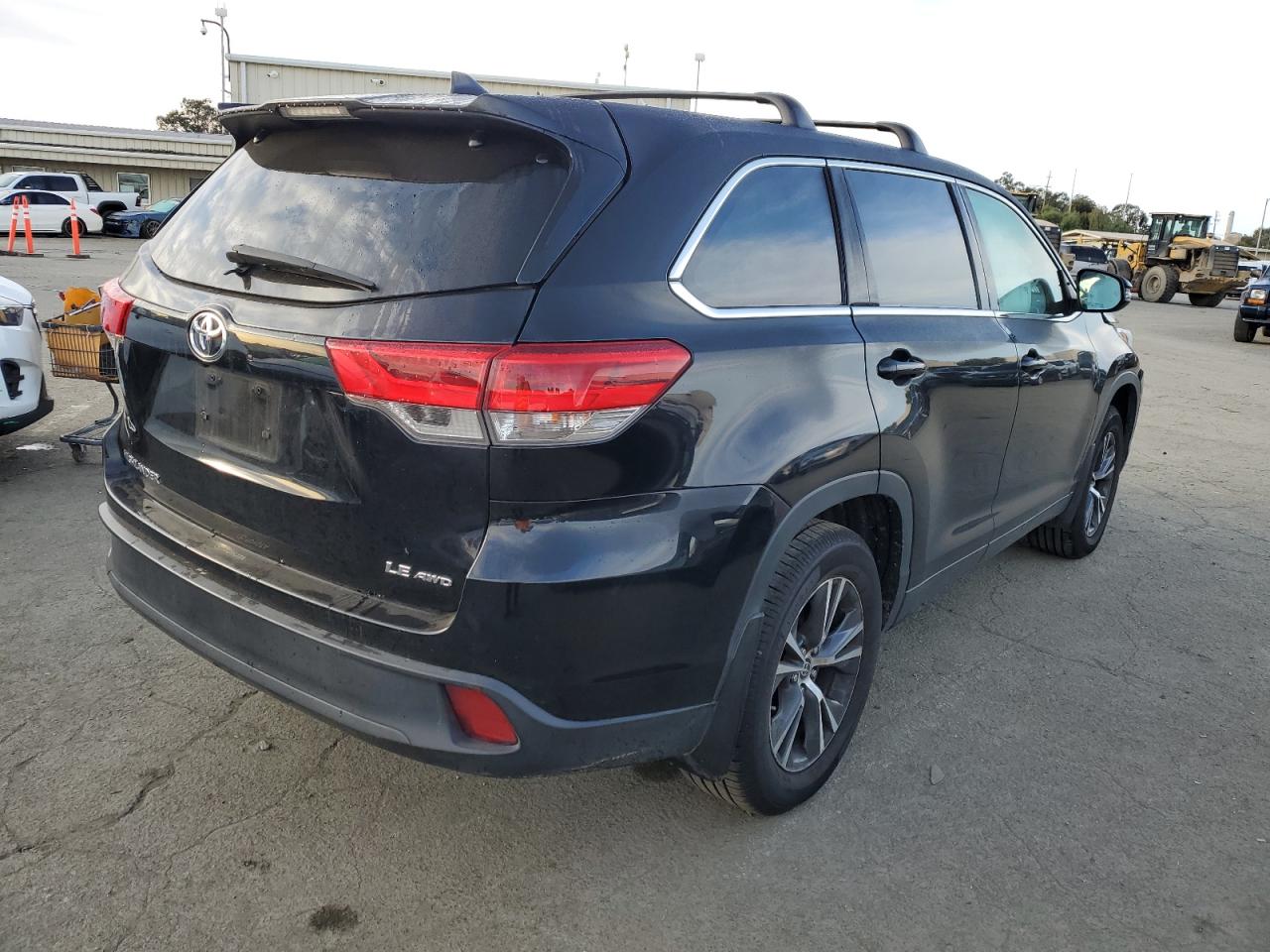 Photo 2 VIN: 5TDBZRFH5KS743107 - TOYOTA HIGHLANDER 