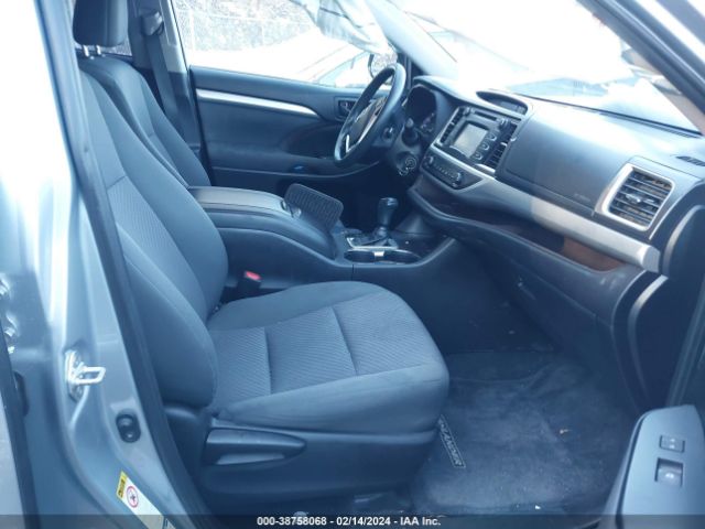 Photo 4 VIN: 5TDBZRFH5KS924594 - TOYOTA HIGHLANDER 