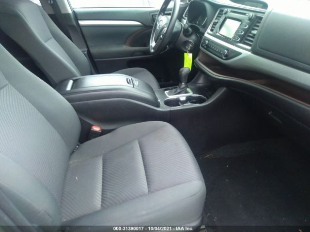 Photo 4 VIN: 5TDBZRFH5KS966232 - TOYOTA HIGHLANDER 