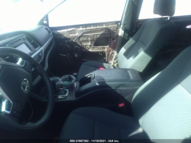 Photo 4 VIN: 5TDBZRFH6HS371799 - TOYOTA HIGHLANDER 