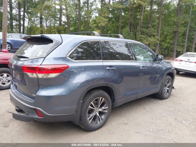 Photo 3 VIN: 5TDBZRFH6JS869491 - TOYOTA HIGHLANDER 