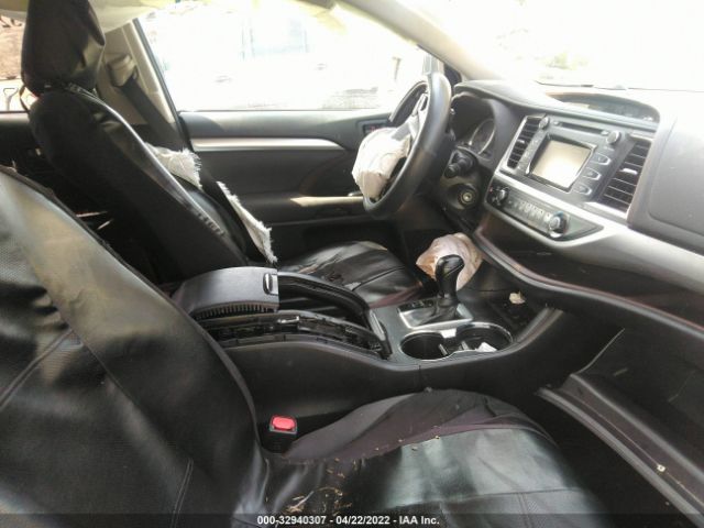 Photo 4 VIN: 5TDBZRFH6JS885996 - TOYOTA HIGHLANDER 