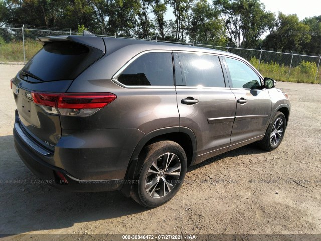 Photo 3 VIN: 5TDBZRFH7JS889796 - TOYOTA HIGHLANDER 