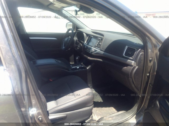 Photo 4 VIN: 5TDBZRFH7KS747840 - TOYOTA HIGHLANDER 