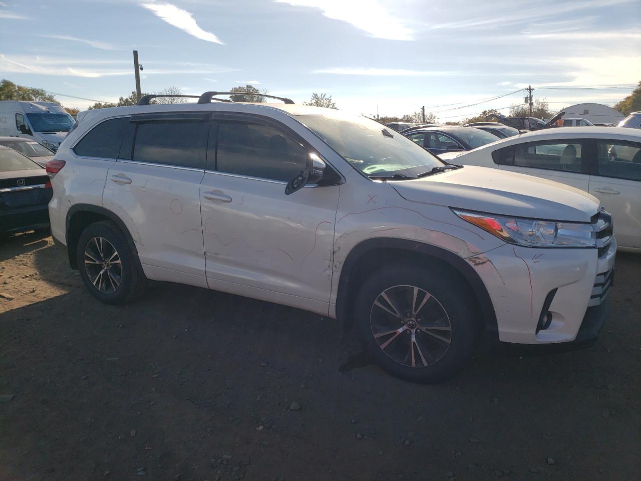 Photo 3 VIN: 5TDBZRFH8HS376342 - TOYOTA HIGHLANDER 