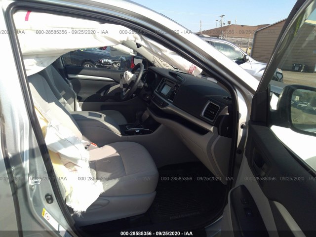 Photo 4 VIN: 5TDBZRFH8JS823516 - TOYOTA HIGHLANDER 